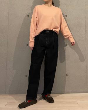 《季節問わず大活躍！》「快適に穿ける」【ユニクロ】新作デニムが“着まわし幅を広げてくれる”ナイスなアイテムに！