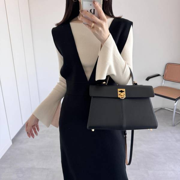 細見えワンピ見つけたよ♡【GU】シルエット綺麗な”ニットワンピ”をご紹介