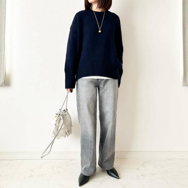 『形がキレイ』って噂！！【ユニクロ】冬こそ着回したい♡「淡色デニム」