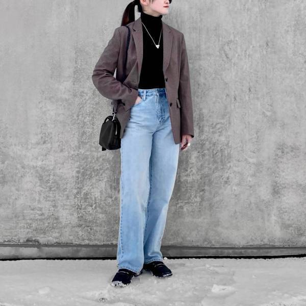 『形がキレイ』って噂！！【ユニクロ】冬こそ着回したい♡「淡色デニム」