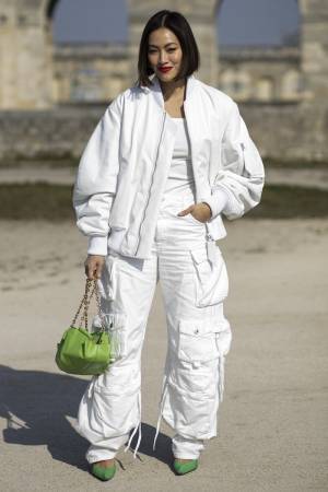 冬後半は「オールホワイト」で新鮮に！ 間延びさせない着こなしハウツー【ストリートスナップ】