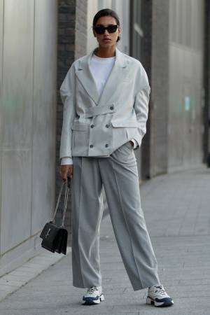 やっぱり好き♡ 「スニーカー」でちょうどよく外す、最旬スタイルの作り方【ストリートスナップ】