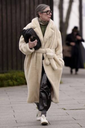 やっぱり好き♡ 「スニーカー」でちょうどよく外す、最旬スタイルの作り方【ストリートスナップ】