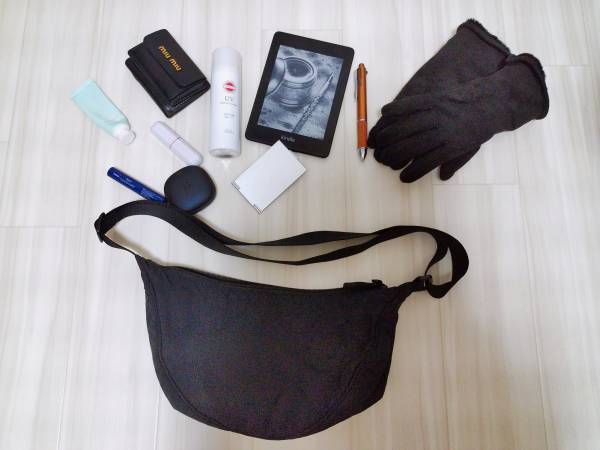 カラバリ豊富！！【ユニクロ】「とにかくたくさん入る」”三日月バッグ”が大正解です♡