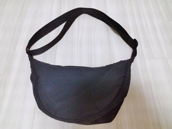 カラバリ豊富！！【ユニクロ】「とにかくたくさん入る」”三日月バッグ”が大正解です♡