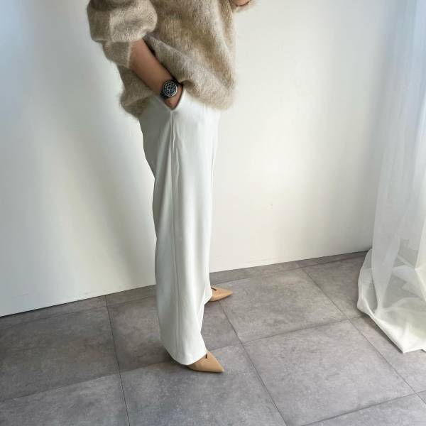 「期待通りの真っ白」こういうの待ってましたー！！【ユニクロ】新色の”ホワイトタックワイドボトムス”が可愛い♡