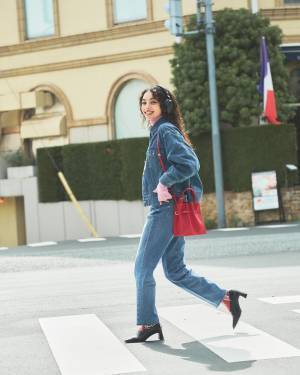 〈冬の地味見えを防ぐ！〉【カラーバッグ】でコーデに彩りを♡