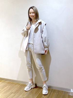 《韓国で大流行中！》近未来感漂う「シルバースニーカー」のトリコ♡