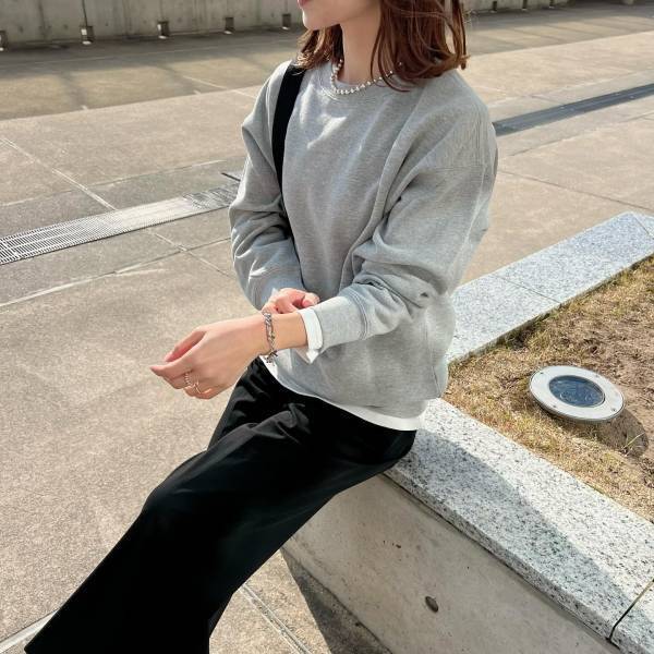 「一枚あるとすごーく使える！」ユニクロの春まで使える”トップス”3選