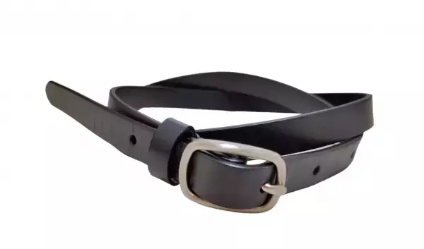 【ユニクロ】「雰囲気一変！」上質な“レザーベルト”でワンランク上の着こなしを♡