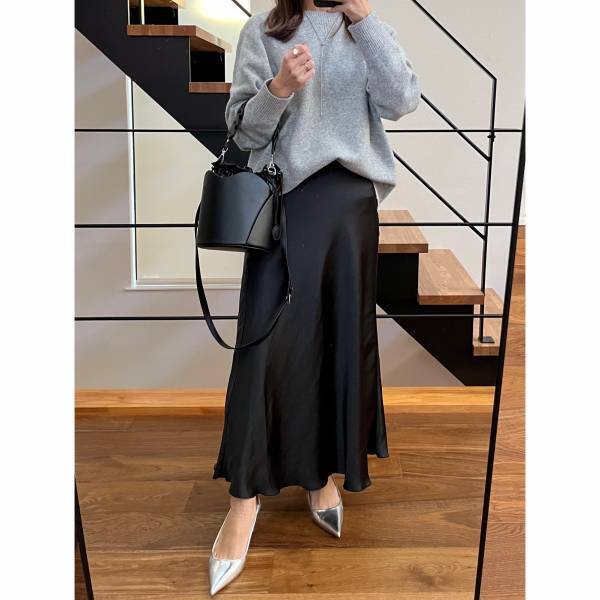 《今が買い！！》オールシーズン履ける！【SENSE OF PLACE】「艶感が高見え」の”サテンスカート”着回しコーデ
