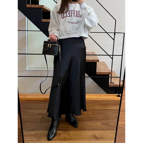 《今が買い！！》オールシーズン履ける！【SENSE OF PLACE】「艶感が高見え」の”サテンスカート”着回しコーデ