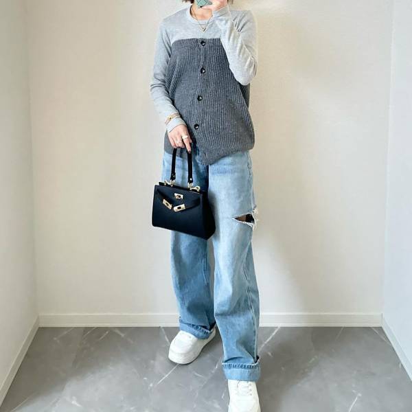 「隠れた名品」認定ーッ！「グレーはめちゃくちゃ高見えで♡」【ユニクロ】「イロチ買い必須」の1990円”万能リブT”