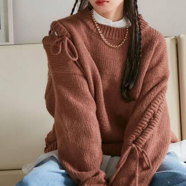 今から春先まで大活躍！？ さりげない【レースアップアイテム】がかわいい♡