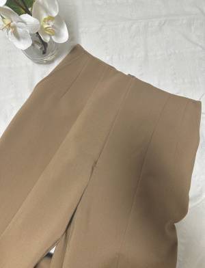 ＜在庫なくなる前に急げぇー！＞【Re:EDIT】シルエット綺麗で穿き心地もバツグンな”フレアボトムス”を発見！！