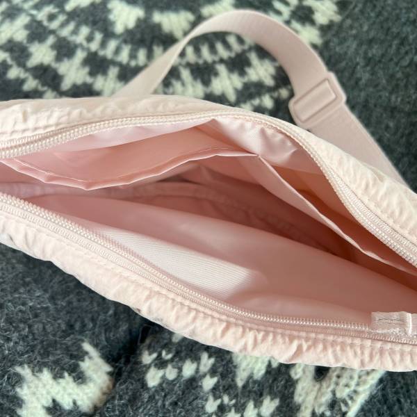 【ユニクロ】のバッグといえばコレッ！！”ショルダーバッグ”に『春カラー』が「勢ぞろい」♡♡