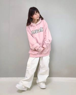 「大好き過ぎて3色持ってる」「オールシーズン殿堂入り」【GU】で人気の”ゆるボトムス”が「めちゃ使える！」