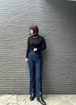 「シルエットもすっきり」足元のスリットが可愛すぎる【Re：EDIT】の“フレアデニムコーデ”4選