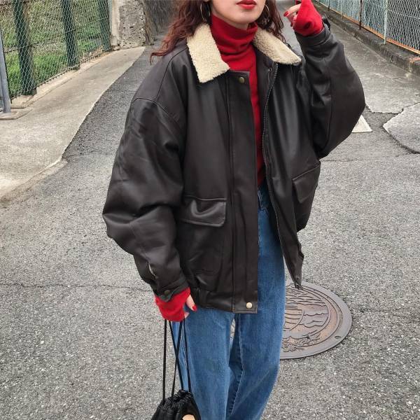 旬スタイル取り入れるなら♡【赤トップス × デニム】で即オシャレ！