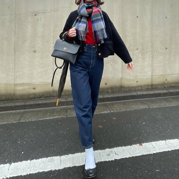 旬スタイル取り入れるなら♡【赤トップス × デニム】で即オシャレ！