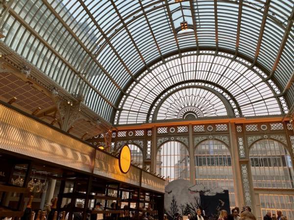 ジャンヌ・ダマス、ジェニー・ウォルトンらが愛用！春夏のランウェイを席巻♡レオパードアイテムの着こなし術【ロンドンSNAP】