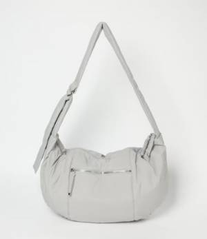 存在感バッチリ♡ 大人女子におすすめ！旬スタイルな【クロワッサンバッグ】