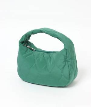 存在感バッチリ♡ 大人女子におすすめ！旬スタイルな【クロワッサンバッグ】