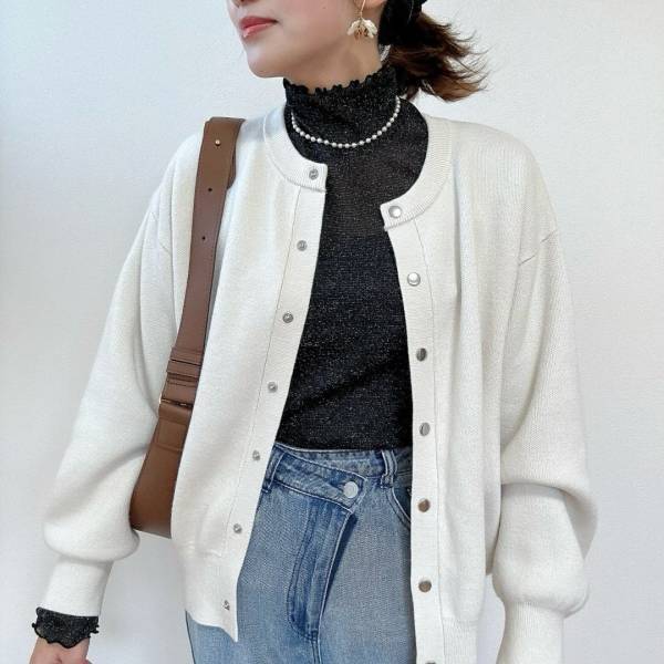 1990円でいいの！？【GU】着回し力抜群♡「ラメハイネックT」