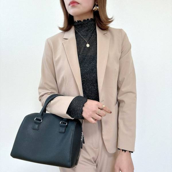 1990円でいいの！？【GU】着回し力抜群♡「ラメハイネックT」