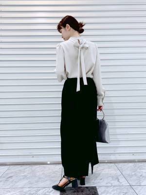 『リボンタイ』で上品に♡ オンオフ問わず大活躍！ 抑えておきたい【春ブラウス】