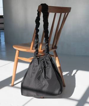 ほんのり甘さをプラス♡【グローバルワーク】ベーシックだけど可愛い「クシュクシュ小物」