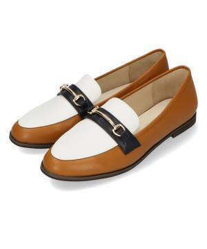 あえて選びたい！ コーデにこなれ感をプラス♡【カラーローファー】