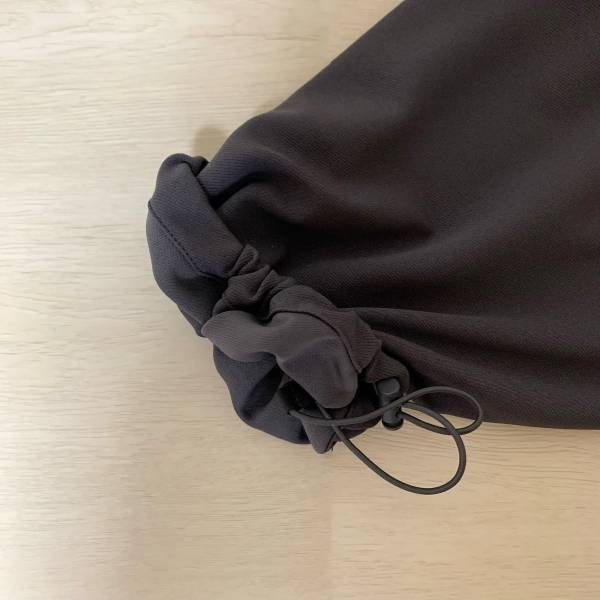 「らくちんで可愛い」【GU】カジュアルも綺麗めコーデも作れちゃう”カットソーサロペット”