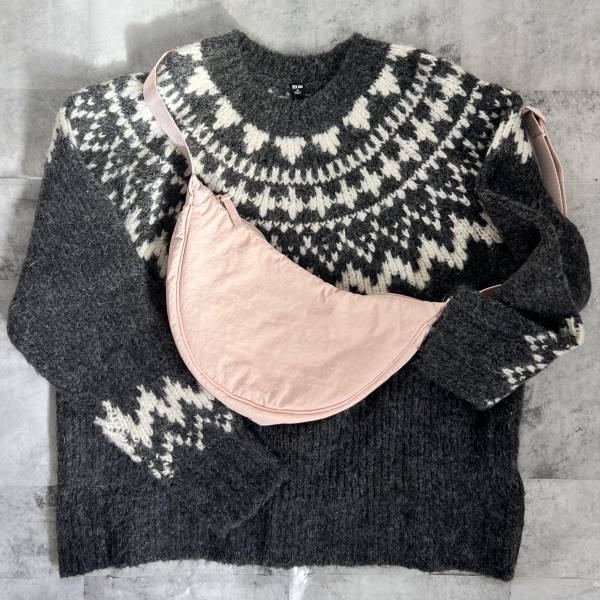 【ユニクロ】の定番！軽くて使いやすい“ラウンドミニショルダーバッグ”の『春カラー』が可愛すぎた…♡