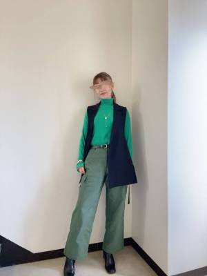 「今っぽさと美脚が手に入る」オフィスコーデにも◎【ユニクロ】の”ワイドカーゴパンツ”着回し3選！