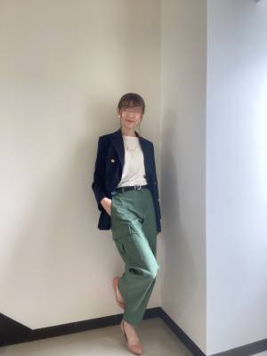 「今っぽさと美脚が手に入る」オフィスコーデにも◎【ユニクロ】の”ワイドカーゴパンツ”着回し3選！