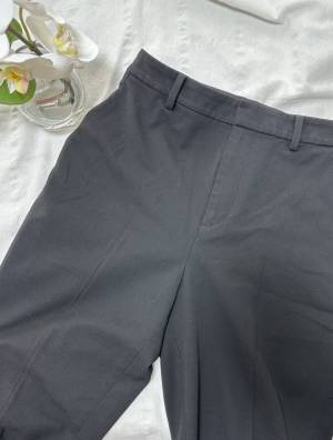 「仕事でもプライベートでも両方使える服」といえば【ユニクロ】の”スマートアンクルパンツ”を要チェック！