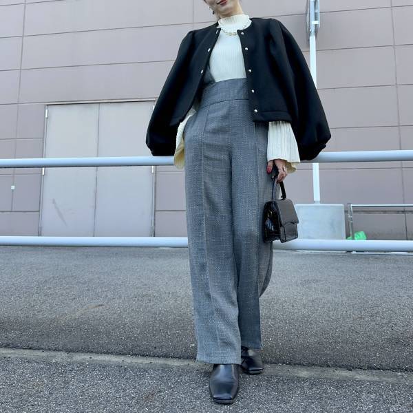 「買えたら超ラッキー」「レディ感♡」【GU・しまむら】「デートにもぴったりなコーデ」が作れちゃう”サロペット”