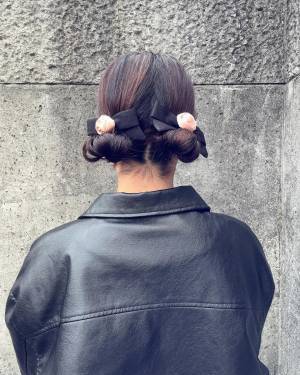 今季は“大きめ”で♡ ロングヘアと相性抜群！人気止まらぬ【リボンアクセ】