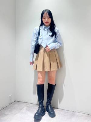 今買って大正解！【20代におすすめ】春もガンガン着回したい♡「青シャツ」