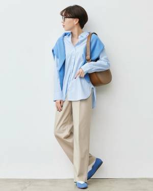 今買って大正解！【20代におすすめ】春もガンガン着回したい♡「青シャツ」