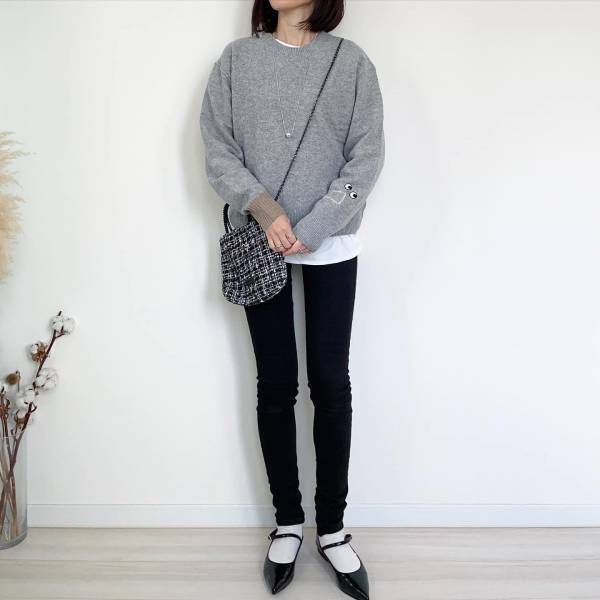 やっぱ『白』最強だわぁ♡【ユニクロ】1枚でも重ね着でも使える「万能ロンT」