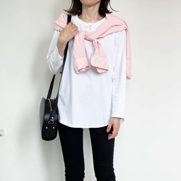 やっぱ『白』最強だわぁ♡【ユニクロ】1枚でも重ね着でも使える「万能ロンT」