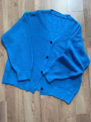 実は難しくないんです…！「カラーアイテム」でオシャレ度UP！【GRL】鮮やか”カラーニット”の着こなし方を紹介