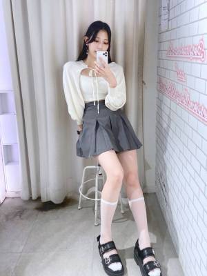 真似するだけで上級者見え？！おしゃれさんに学ぶ！【靴下コーデ術】