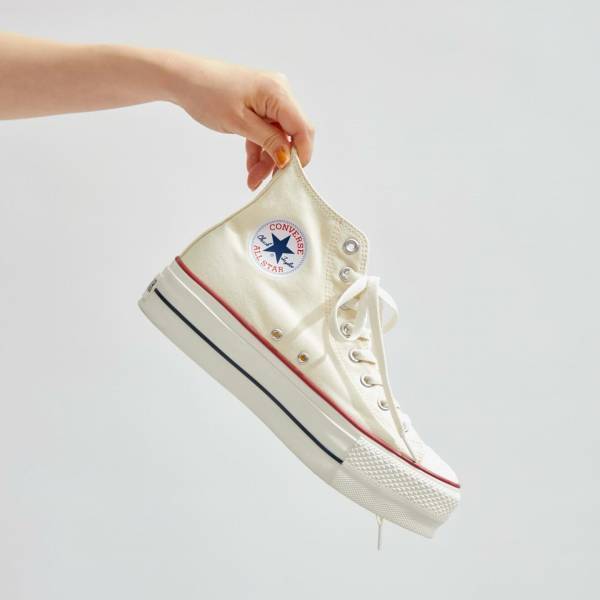 急いで買い足したい！【コンバース】春コーデにぴったり♡「カラフルスニーカー」