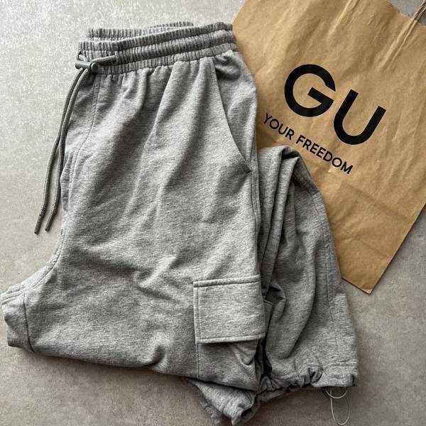 《知ってた！？》ユニクロで大人気のあのボトムスが【GU】にもあるの！？