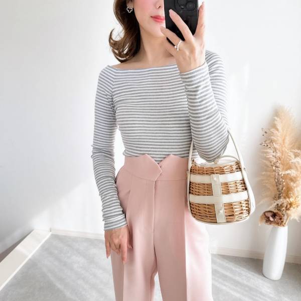 デコルテきれい見え♡ いま気になるのは【オフショルトップス】