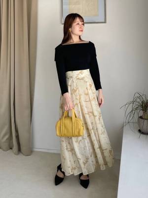 デコルテきれい見え♡ いま気になるのは【オフショルトップス】