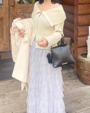 デコルテきれい見え♡ いま気になるのは【オフショルトップス】